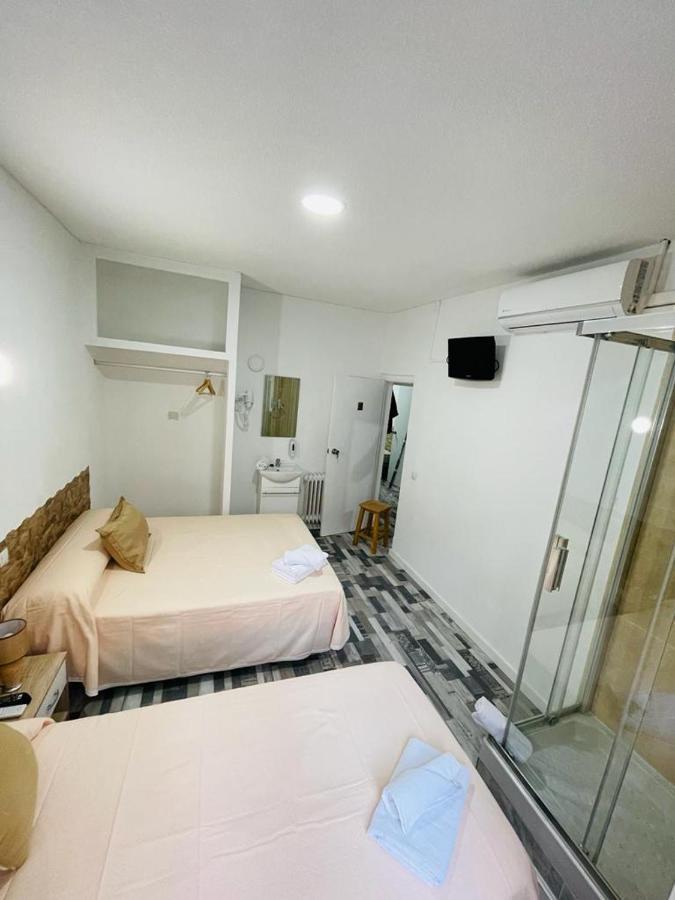 Hostal Noche Y Dia Madrid Exteriör bild