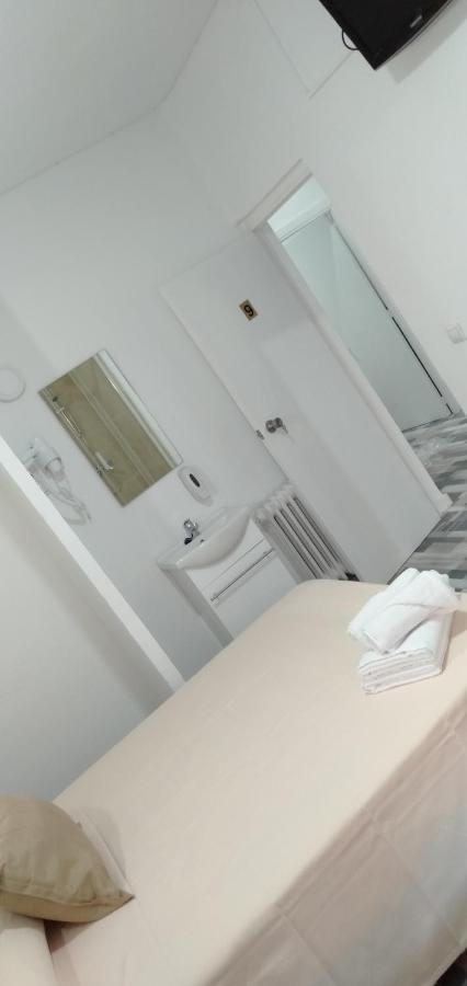 Hostal Noche Y Dia Madrid Exteriör bild
